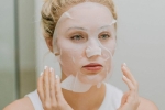 4 sai lầm khi đắp mặt nạ đang âm thầm phá hủy làn da của bạn, bảo sao da ngày càng “già” đi – Làm đẹp