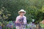 Khu vườn ngập hoa của cụ bà 83 tuổi đã dành 33 năm để chăm sóc – Làm đẹp