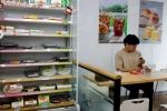 2 thái cực tiêu dùng của giới trẻ Hàn Quốc: Người “thắt lưng buộc bụng” chỉ ăn đồ giảm giá, người vung tiền ăn sang chảnh 4 triệu đồng/bữa nhẹ tênh – Khám phá