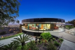 Ngôi nhà 125 tỷ đồng được mệnh danh “tuyệt tác kiến trúc”: “Biết” xoay tròn 360 độ, đến gara để xe cũng độc lạ không kém – Làm đẹp