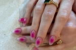 Gợi ý màu nail hồng ngọt ngào đầy lãng mạn giúp đôi bàn tay trở nên nổi bật hơn trong tiết trời se lạnh – Làm đẹp