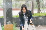 Song Hye Kyo có loạt tips biến hóa phong cách rất sành điệu và cuốn hút với áo khoác đen – Thời trang
