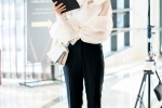Mặc đẹp như nàng tổng tài Kim Yoo Jung với 10 mẫu áo blouse trắng siêu xinh diện Tết – Làm đẹp