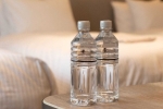 Tại sao sau khi nhận phòng khách sạn nên ném chai nước vào gầm giường? – Du lịch