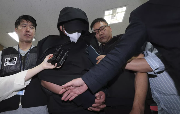 Tòa án Hàn Quốc phát lệnh bắt giữ người mở cửa thoát hiểm máy bay giữa không trung – Khám phá