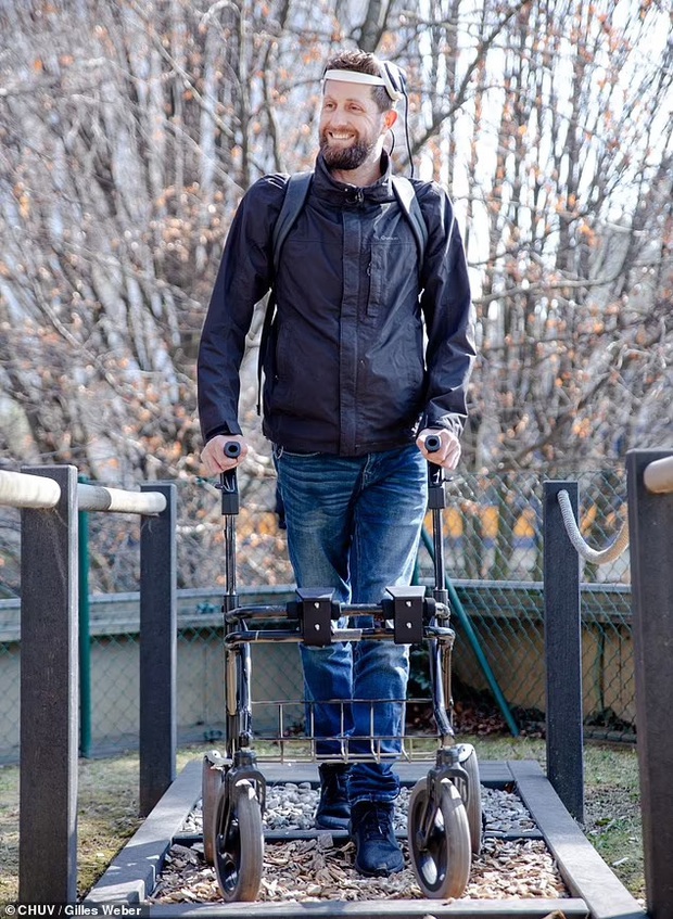 11 năm bại liệt làm bạn với xe lăn, người đàn ông phục hồi khả năng đi lại nhờ “phép màu” – Khám phá