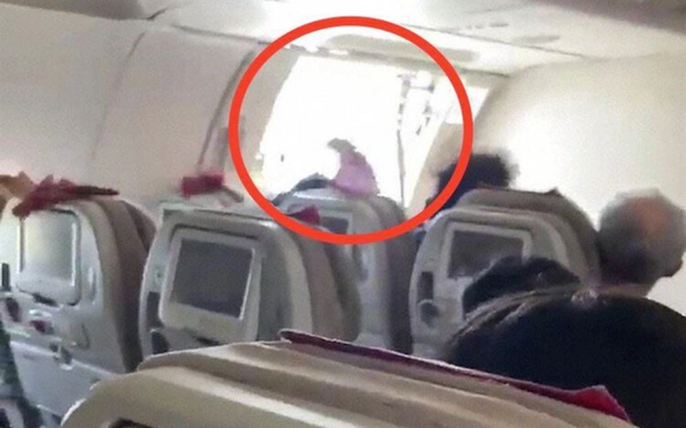 Vụ khách mở tung cửa thoát hiểm máy bay Hàn Quốc: Vì “muốn xuống nhanh chóng” – Khám phá