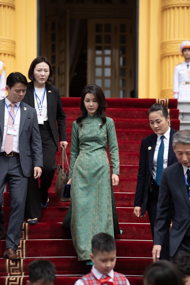 Đệ nhất Phu nhân Hàn Quốc diện áo dài trong chuyến thăm Việt Nam – Khám phá
