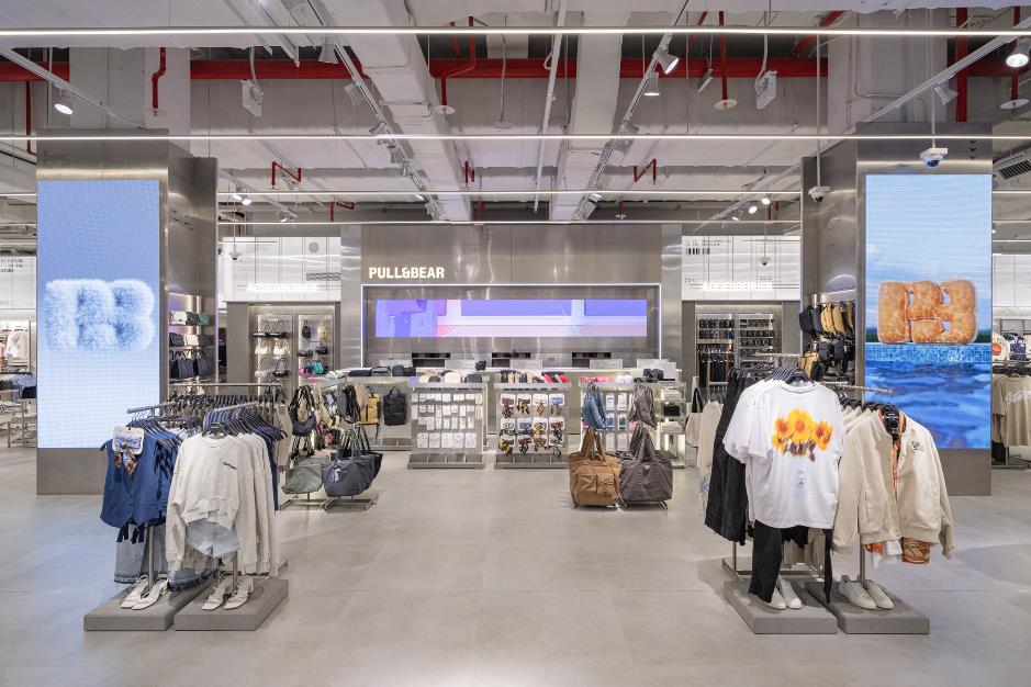 Cận cảnh flagship store của Pull&Bear tại Lotte Mall Tây Hồ – Làm đẹp