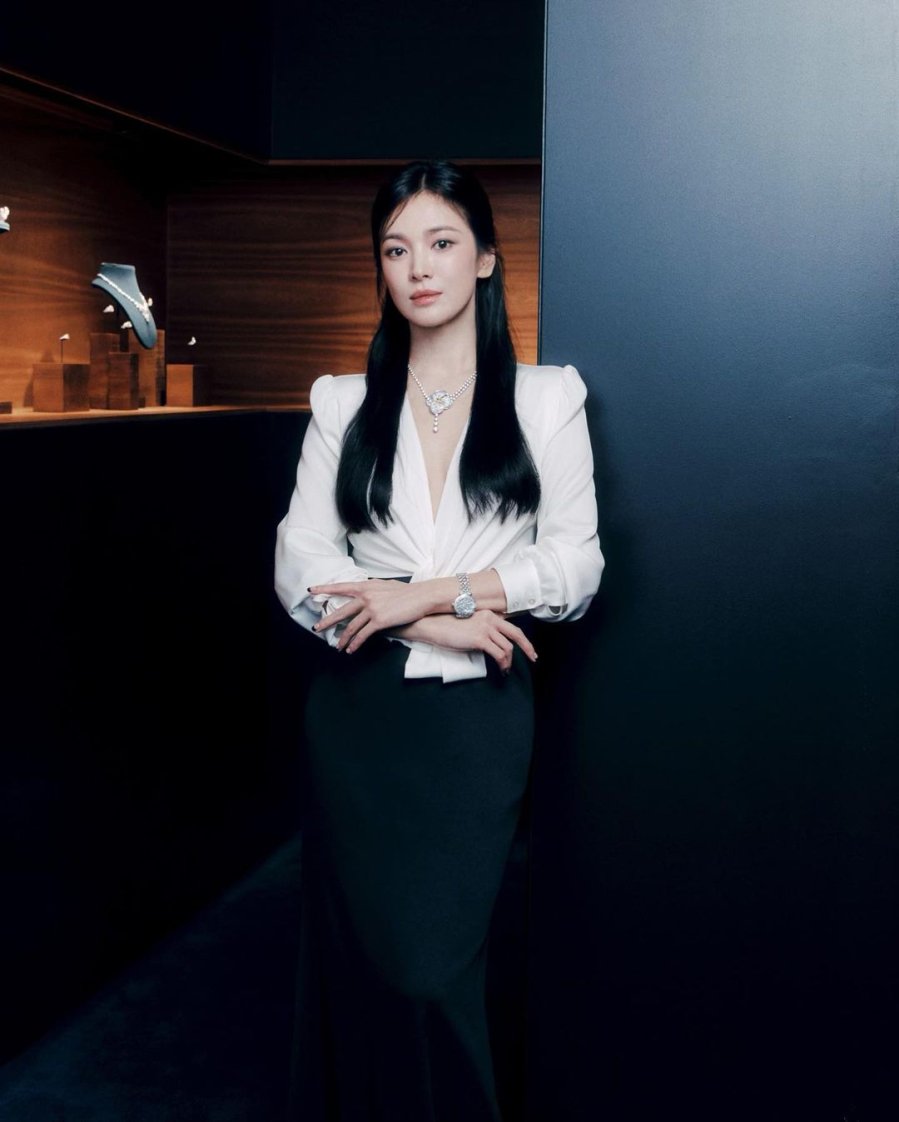 Song Hye Kyo là “cao thủ” diện đồ trắng, các chị em nên học lỏm một vài công thức cơ bản – Thời trang