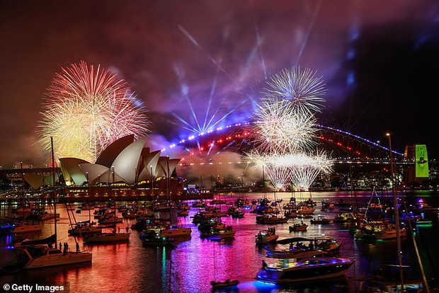 Khoảnh khắc châu Á chào đón năm 2024: Pháo hoa khổng lồ tỏa sáng rực rỡ, hàng triệu người cùng nhau đón năm mới – Khám phá