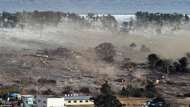 Bên trong khu vực bị ảnh hưởng nặng nề nhất sau trận động đất tại Nhật Bản: Nhà cửa, đường sá bị xé toạc – Khám phá