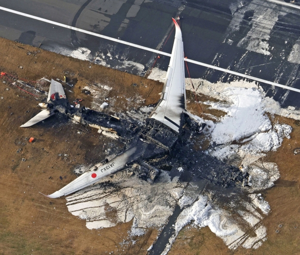 Tiếp viên Japan Airlines yêu cầu “10 người xếp thành vòng tròn” ngay sau khi sơ tán, mục đích đằng sau khiến ai cũng trầm trồ – Khám phá