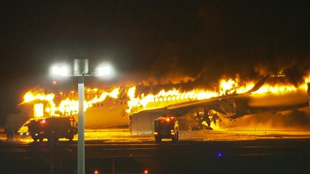 Máy bay Japan Airlines chở hơn 300 hành khách bốc cháy dữ dội tại sân bay Nhật Bản – Khám phá