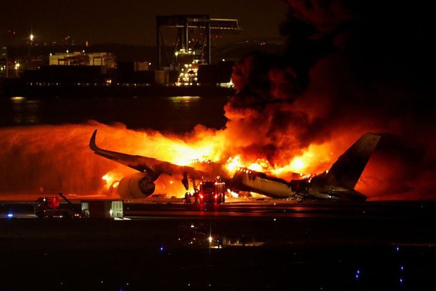 Nhân chứng hé lộ hiện trường bên trong máy bay Japan Airlines bốc cháy: “Tôi nghĩ mình sắp chết” – Khám phá