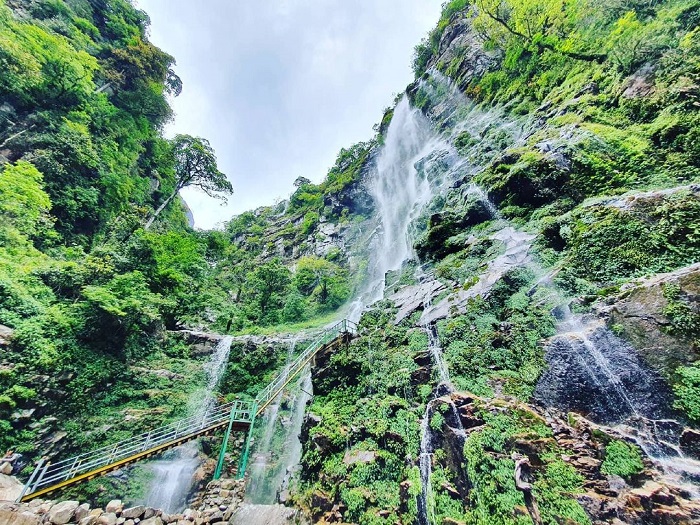 Khung cảnh ngọn thác hùng vĩ ở Lào Cai khiến nhiều người trầm trồ: Không ngờ ở Việt Nam có nơi đẹp như vậy! – Du lịch
