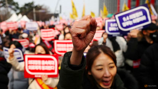 Đến lượt các giáo sư tuyên bố từ chức, khủng hoảng y tế Hàn Quốc ngày càng trầm trọng – Khám phá
