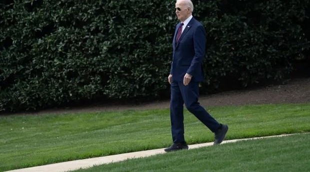 Đôi giày mới của Tổng thống Mỹ Biden gây xôn xao – Khám phá