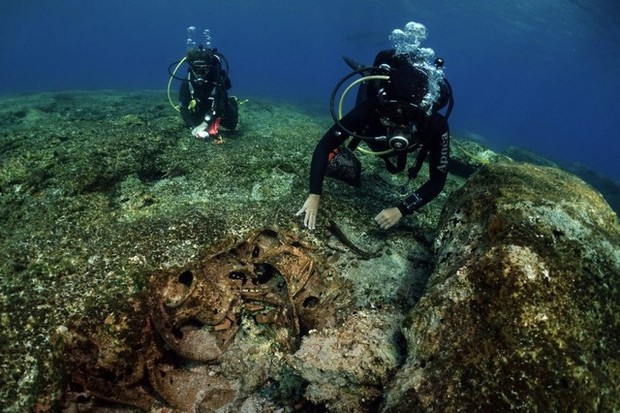 10 tàu ma bao vây hòn đảo Hy Lạp, xưa nhất 5.000 năm tuổi – Khám phá
