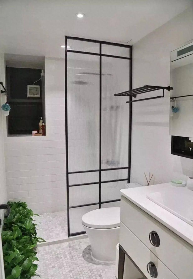 Phòng tắm quá nhỏ, làm sao để bạn có thể tách biệt khu khô và ướt? 4 thiết kế dưới đây sẽ giúp bạn – Làm đẹp