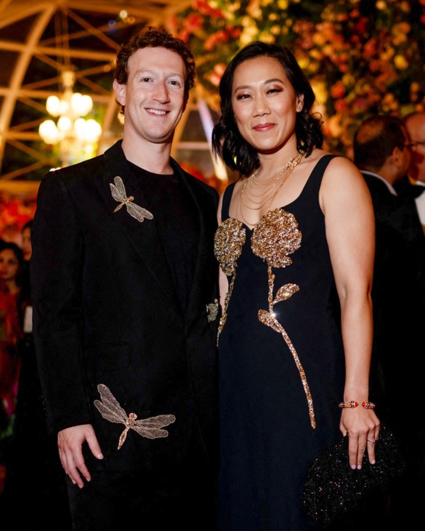Bóc giá trang phục vợ chồng ông chủ Facebook diện đến đám cưới nghìn tỷ: Dân mạng choáng ngợp độ chịu chơi của vị tỷ phú giản dị có tiếng – Khám phá